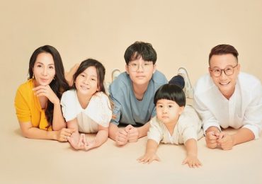 Hoàng Bách kể lại cuộc sống gia đình mùa giãn cách trong MV mới