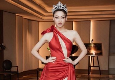 Dàn Hoa – Á hậu rạng ngời trên thảm đỏ Miss World Việt Nam