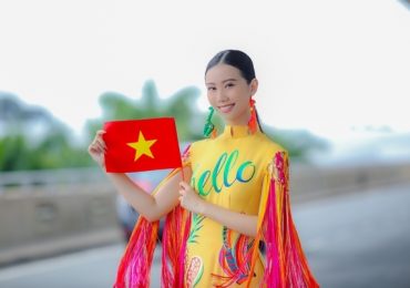 Người đẹp Hà Phương mang áo dài tới đấu trường nhan sắc quốc tế