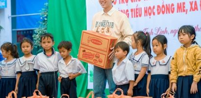 Nhật Tinh Anh và Á hậu Bảo Như tiếp sức Dương Phúc trao 150 phần quà Tết cho học sinh nghèo