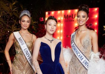 Hoàng Oanh khoe nhan sắc cuốn hút bên đương kim Miss Universe