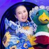 The Masked Singer Vietnam: Madame Vịt lộ diện là nữ ca sĩ Khánh Linh