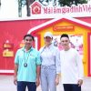 Á hậu Lệ Hằng bật khóc nghẹn ngào, tặng xe đạp cho trẻ mồ côi