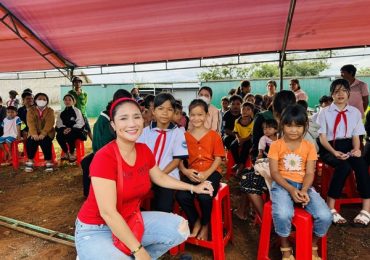 Cát Tường âm thầm làm từ thiện, đến Gia Lai và Huế để hỗ trợ bà con nghèo khó