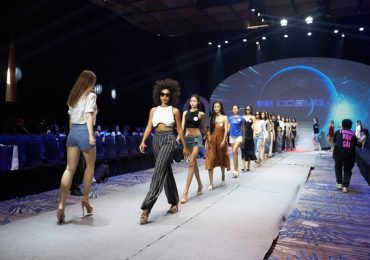 Đột nhập hậu trường ‘Into The Cosmo Fashion Show’ trước giờ G