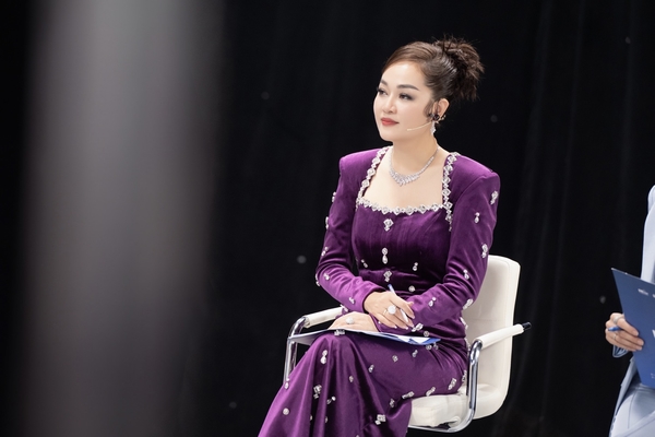 Hoa hậu Hoàng Thanh Nga tiếp tục hành trình tôn vinh cái đẹp