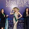 Thí sinh Miss Earth 2023 hào hứng đội nón lá Việt Nam