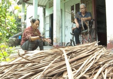 Chuyến xe nhân ái: Xót xa hoàn cảnh vợ chồng trẻ mắc bệnh hiểm nghèo nỗ lực kiếm tiền nuôi con