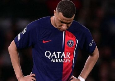 Mbappe bị công kích