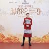 Đương kim Mr World Jack Heslewood diện áo dài xuất hiện tại VBFF 9