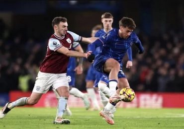 Chelsea ngược dòng hạ West Ham, bay cao Top 4 Ngoại hạng