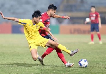 Kết số lượt đi V.League 2024/25: Vận đen và thẻ đỏ