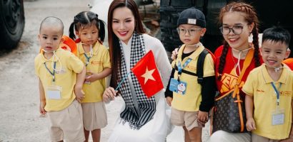 Hoa hậu Hoàng Phương thướt tha trong tà áo dài trắng