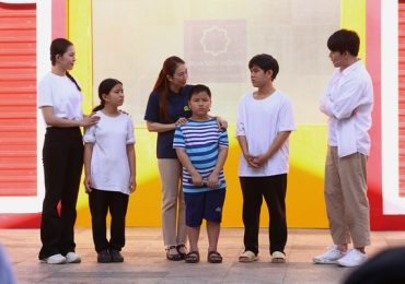 Quang Trung và Kiều Duy xúc động trước hoàn cảnh khó khăn của các em nhỏ mồ côi